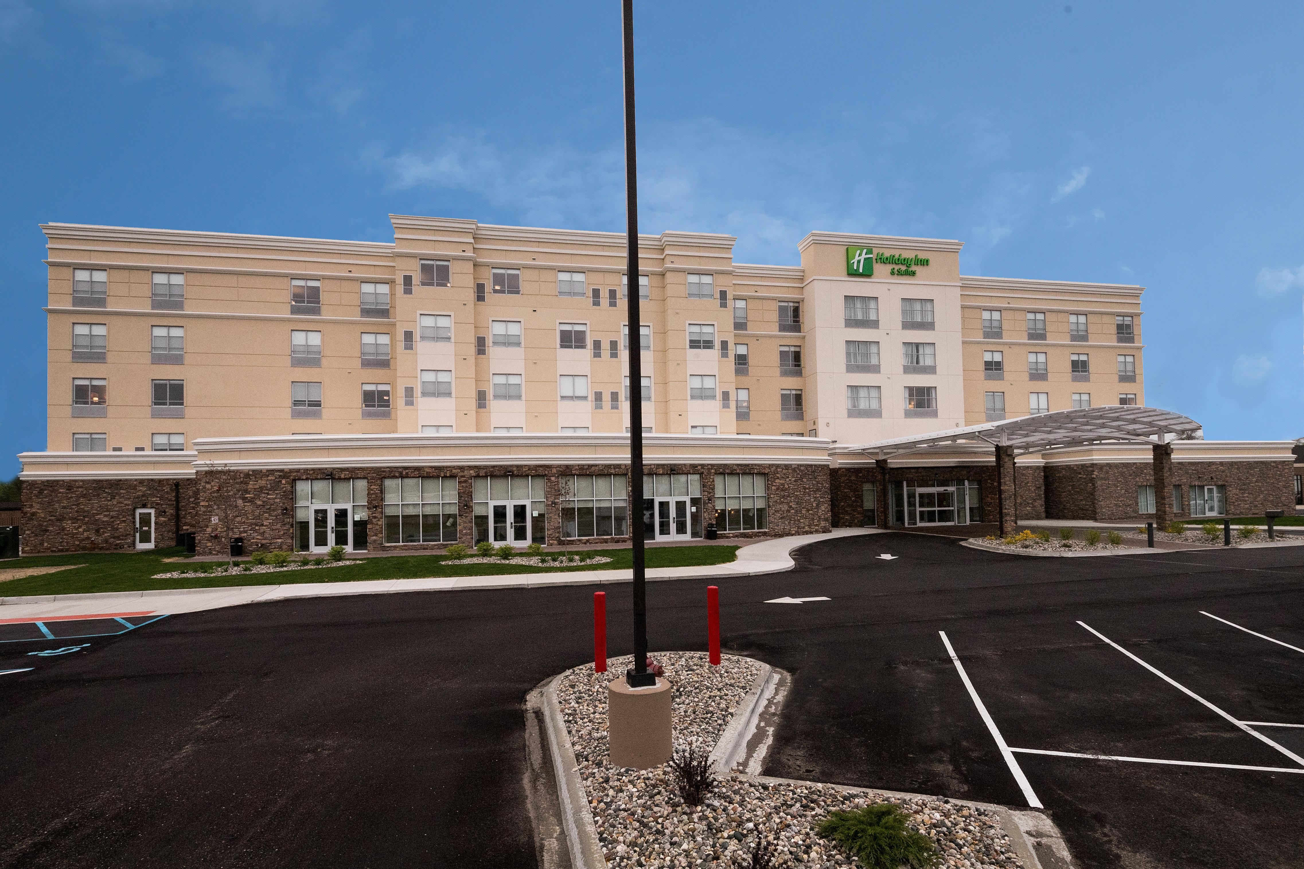 Holiday Inn Hotel & Suites - Mount Pleasant By Ihg Exterior foto