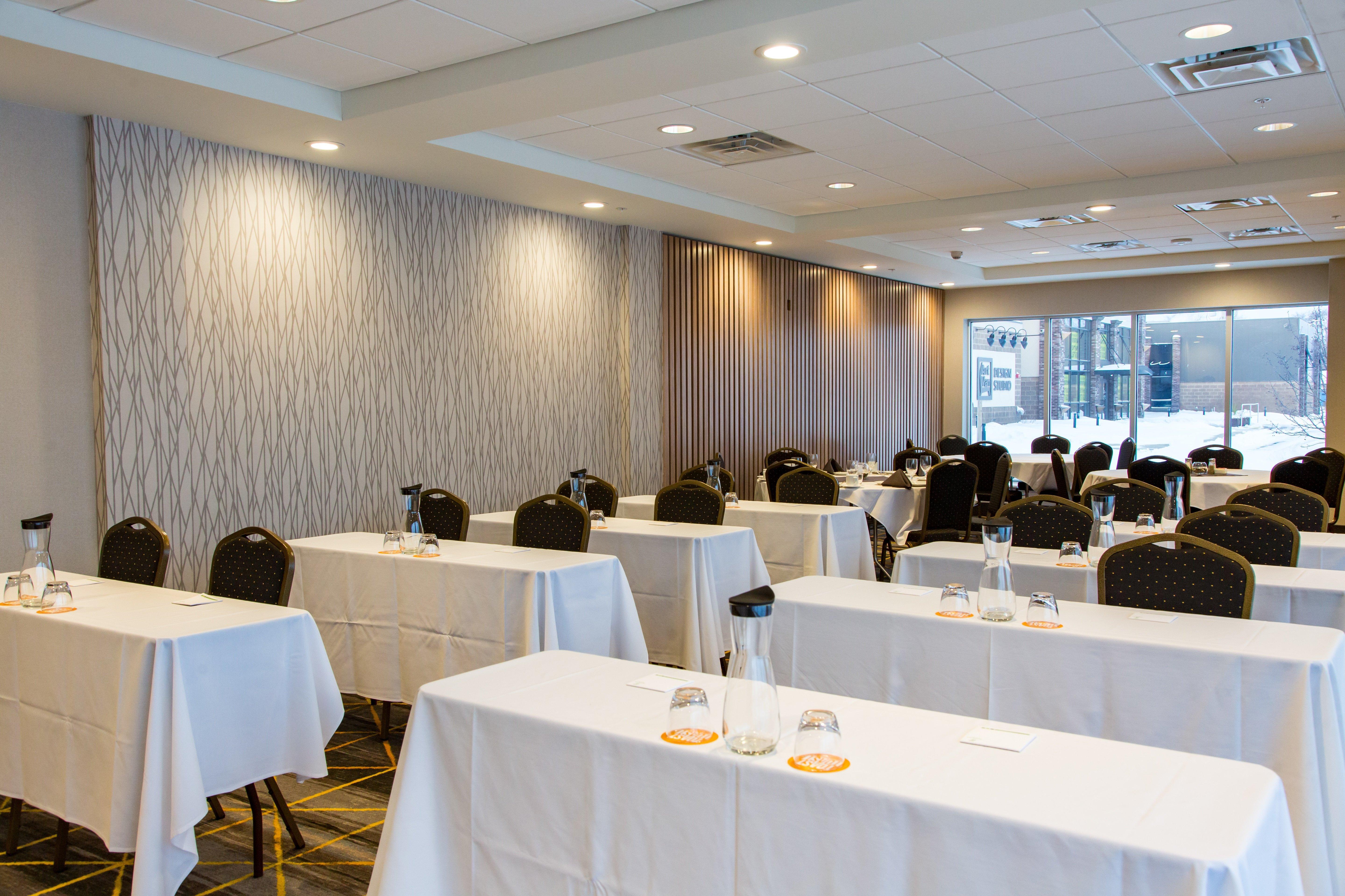 Holiday Inn Hotel & Suites - Mount Pleasant By Ihg Exterior foto